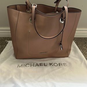 Jet set Large Saffiano Leather